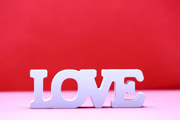 Sevgililer Günü Aşkı Konsepti Sözcük Aşkı Kırmızı Kağıtta Tahta Harflerden — Stok fotoğraf