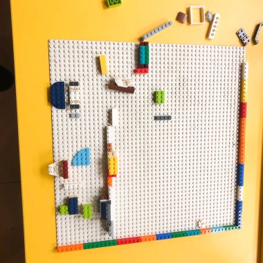 Mağazada lego oyuncakları var. Rusya Moskova 05.01.2020