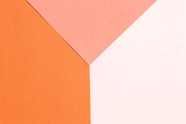 Геометрический бумажный фон из желтого и оранжевого. Скопируй место, место для текста. Вид сверху.