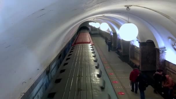 Metro Treni Platformdan Ayrılıyor Rusya Moskova 2021 — Stok video