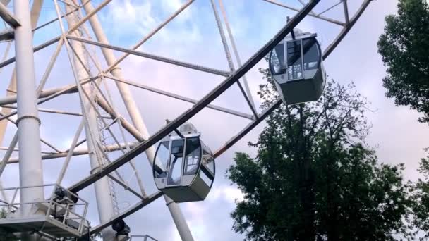 Riesenrad im Stadtpark — Stockvideo