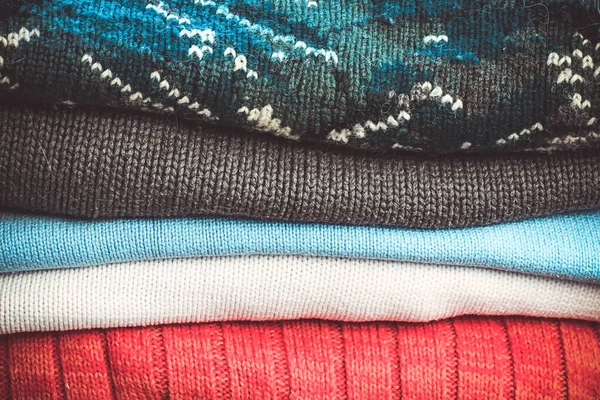 Teplé pletené svetry pro podzimní a zimní počasí — Stock fotografie