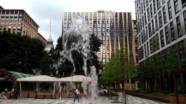 Yazın akan çeşme. Küresel ısınma, çeşmelerdeki sıcaktan kurtarma