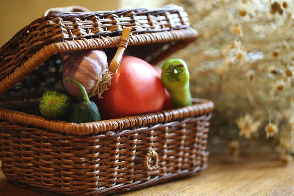Овочі огірок помідор перець часник — стокове фото