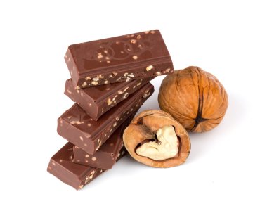 Çikolata fındık izole beyaz arka plan ile 