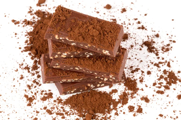 Schokolade mit Kakaonuss isoliert weißen Hintergrund — Stockfoto