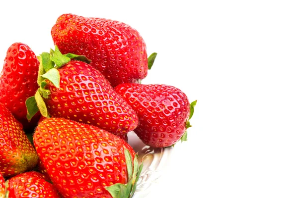 Fresas maduras sobre un fondo blanco enfoque suave selectivo — Foto de Stock