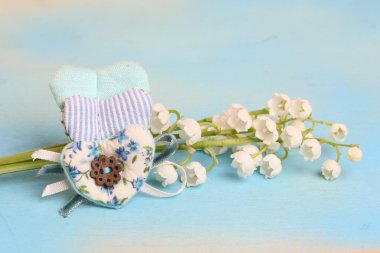 hafif mavi arka plan kumaş kalp lily vadi seçici yumuşak odak tonda fotoğraf aşk ağaç Sevgililer