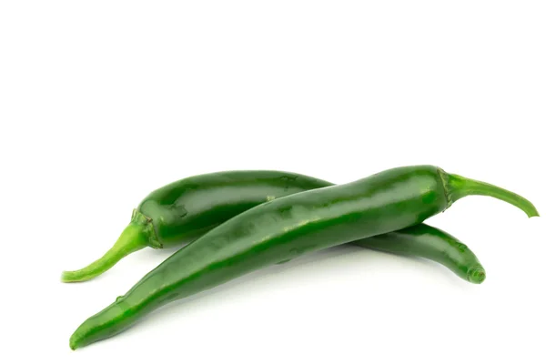Keserű zöld paprika elszigetelt fehér background — Stock Fotó