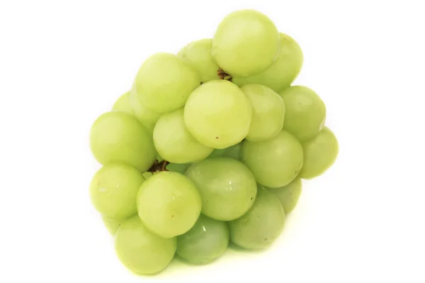 Raisins muscat vert isolés sur fond blanc — Photo