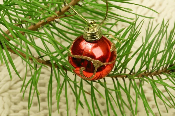 Kerstboom met Nieuwjaar ballen — Stockfoto