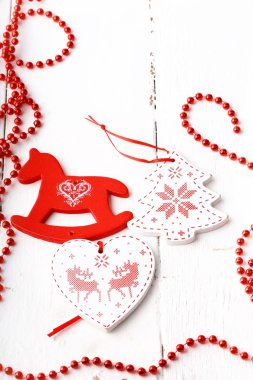 Tatil dekorasyon arka plan rustik eski bir ağaç Kış beyaz ahşap retro vintage oyuncaklar Noel