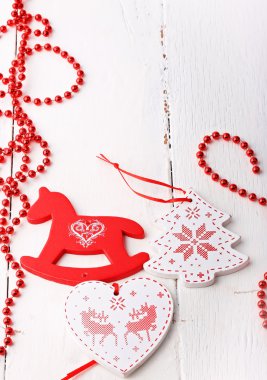 Tatil dekorasyon arka plan rustik eski bir ağaç Kış beyaz ahşap retro vintage oyuncaklar Noel