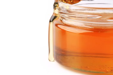 Beyaz arkaplanda izole edilmiş bal