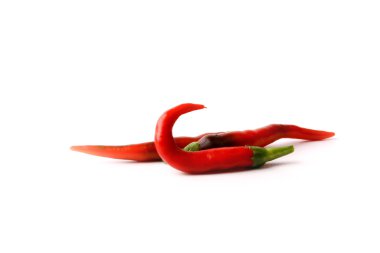 Beyaz arka plan üzerinde izole kırmızı acı biber