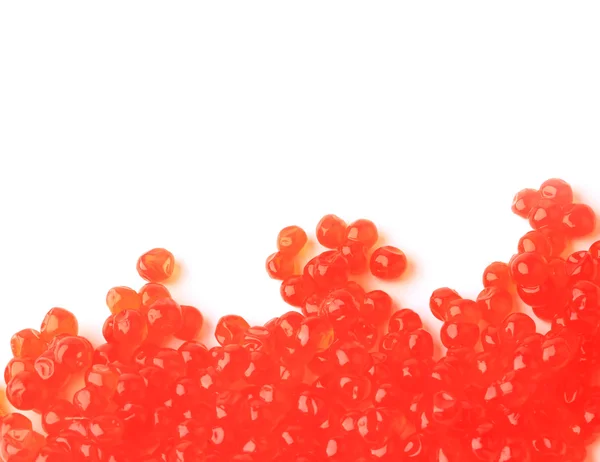 Caviar vermelho isolado no fundo branco foco seletivo delicadeza — Fotografia de Stock