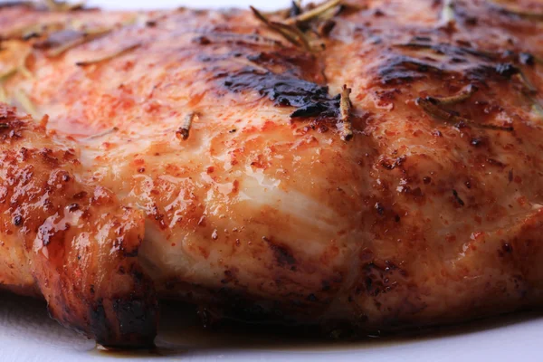 Ayam panggang dengan rosemary closeup — Stok Foto