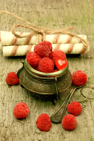 Raspberry cookies on a wooden background old vintage retro rustic style — стоковое фото