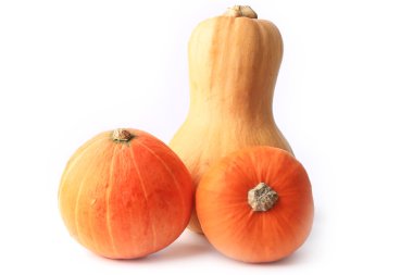 Beyaz arka plan üzerinde izole üç kabak