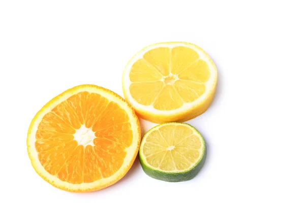 Citrus orange citron lime klippte cirklar isolerad på vit bakgrund — Stockfoto