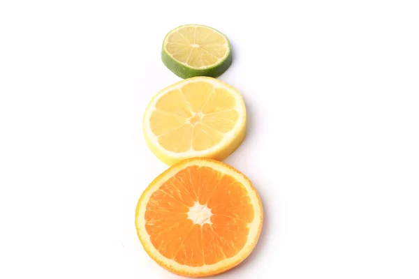 Citrus orange citron lime klippte cirklar isolerad på vit bakgrund — Stockfoto