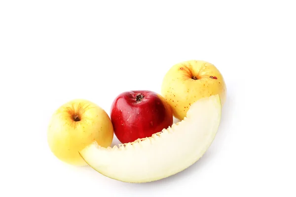 Melón y manzana aislados sobre un fondo blanco — Foto de Stock