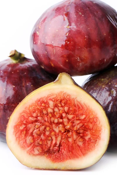 Beyaz arka plan dilimlenmiş meyve üzerinde izole incir — Stok fotoğraf