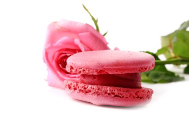 acıbadem kurabiyesi yumuşak pembe izole üzerinde beyaz arka plan gül