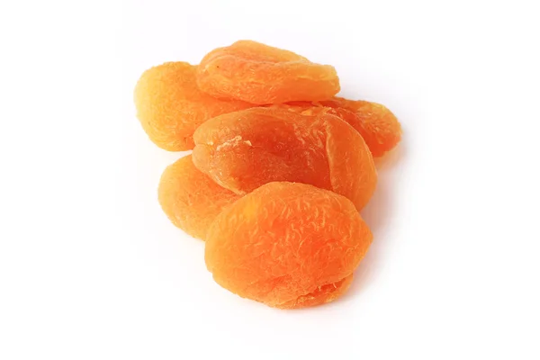 Torkade aprikoser isolerade på vit bakgrund — Stockfoto