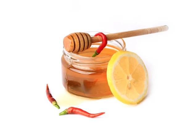 Beyaz arka plan üzerinde izole tatlım biber limon