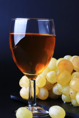 Beyaz şarap ve üzüm kuru tatlı