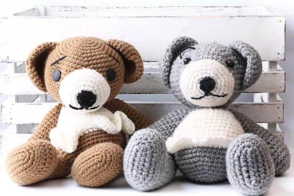 Pair of handmade knitted bears love Valentine's Day — Stock Photo, Image