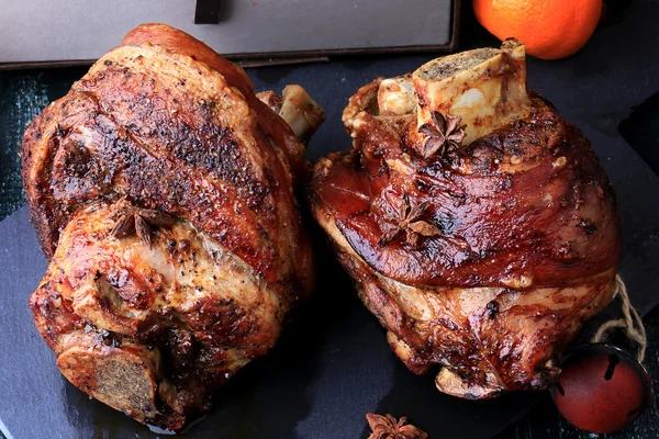 kavrulmuş domuz knuckle