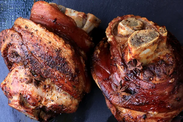 kavrulmuş domuz knuckle