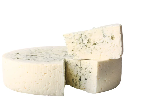 Голубой сыр на белом фоне — стоковое фото