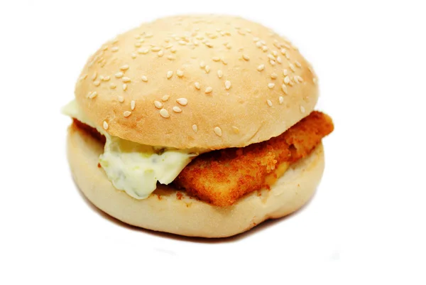 Un sandviș de pește fast-food peste alb — Fotografie, imagine de stoc