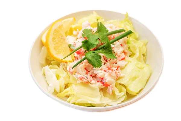 Seafood salade, gegarneerd met lente-ui en peterselie — Stockfoto