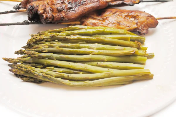 Sparris serveras som en sommar sida skålen — Stockfoto