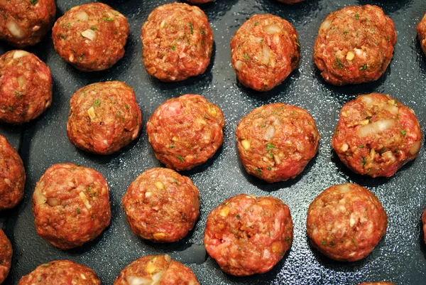 Many Raw Meatballs Ready to be Baked — Stock Photo, Image