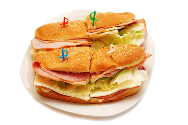 Sanduíches de presunto e queijo servidos para uma refeição saudável — Fotografia de Stock
