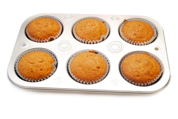 Kukuřičné muffiny chlazení v izolovaných přes bílý plech — Stock fotografie