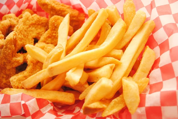 Ta ut pommes frites som del av en ohälsosam måltid — Stockfoto