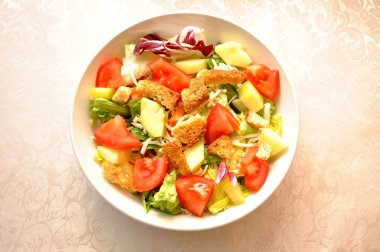 Croutons soğuk iştah açıcı sebze salatası