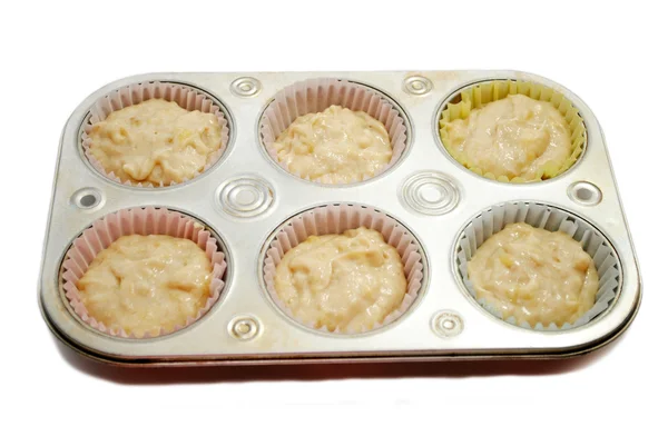 Muffins de banana crus prontos para serem cozidos — Fotografia de Stock