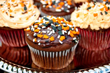Çikolatalı buzlu Halloween Cupcakes