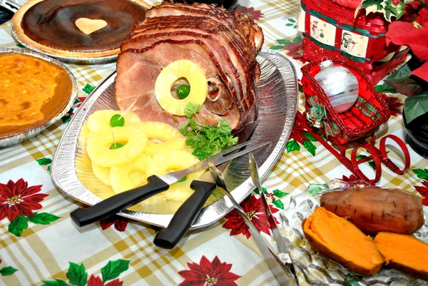 Perfect Christmas Ham with Pineapple — Stock Photo, Image