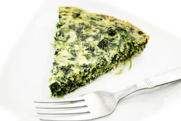 Jedzenie serwowane szpinak Quiche z widelcem — Zdjęcie stockowe