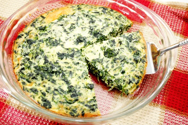 Serving Egg Quiche with Spinach and Cheese — Stock Photo, Image