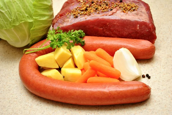 Traditionell kokt middag ingredienser — Stockfoto