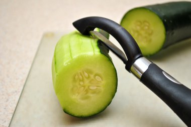 Taze salatalık peeling